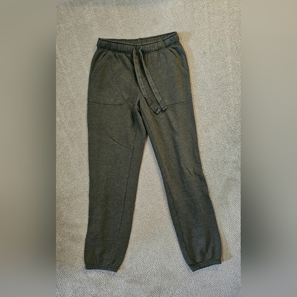 Aerie olive green lounge set - Picture 2 of 9